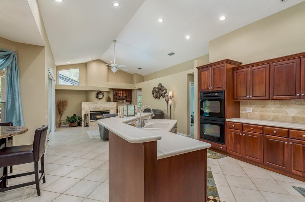 5099 Cross Pointe Dr, Oldsmar FL 34677-5214 exterior