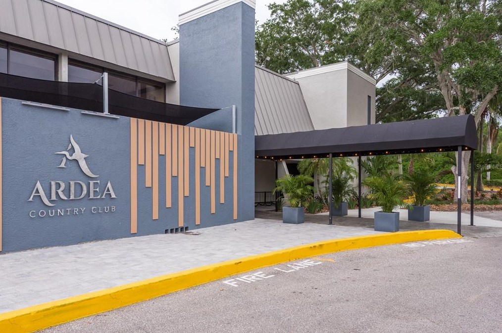 5099 Cross Pointe Dr, Oldsmar FL 34677-5214 exterior