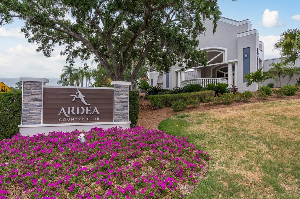 5099 Cross Pointe Dr, Oldsmar FL 34677-5214 exterior