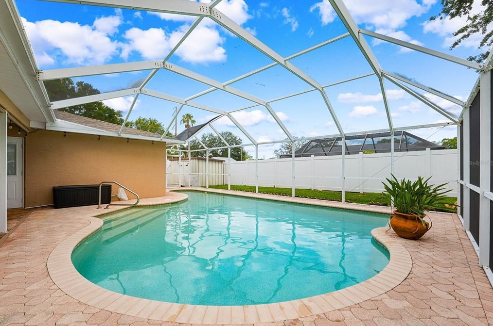 125 Cherry Laurel Dr, Palm Harbor FL  34683-4818 exterior