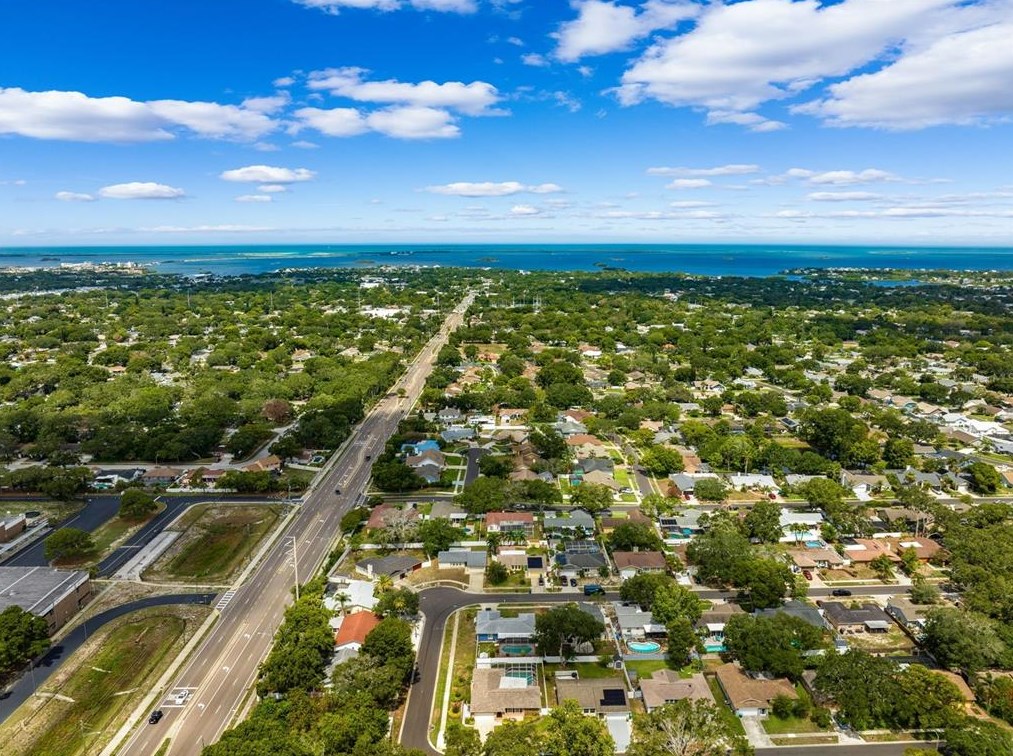 125 Cherry Laurel Dr, Palm Harbor FL  34683-4818 exterior