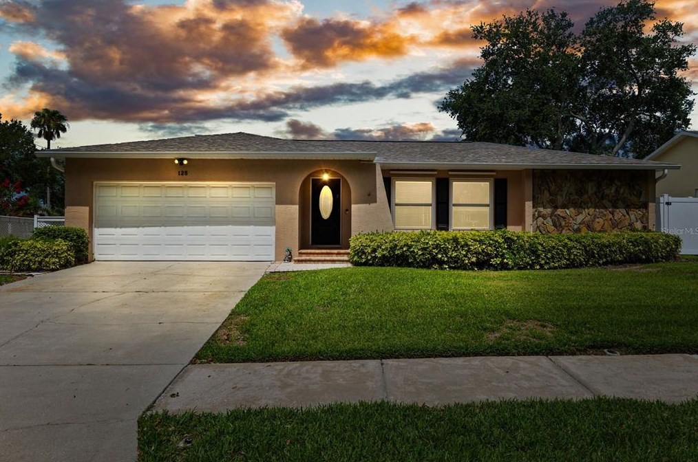 125 Cherry Laurel Dr, Palm Harbor FL  34683-4818 exterior