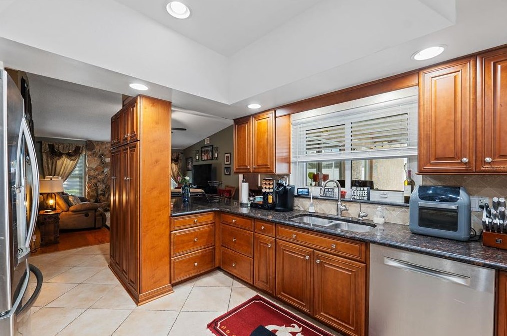 125 Cherry Laurel Dr, Palm Harbor FL  34683-4818 exterior