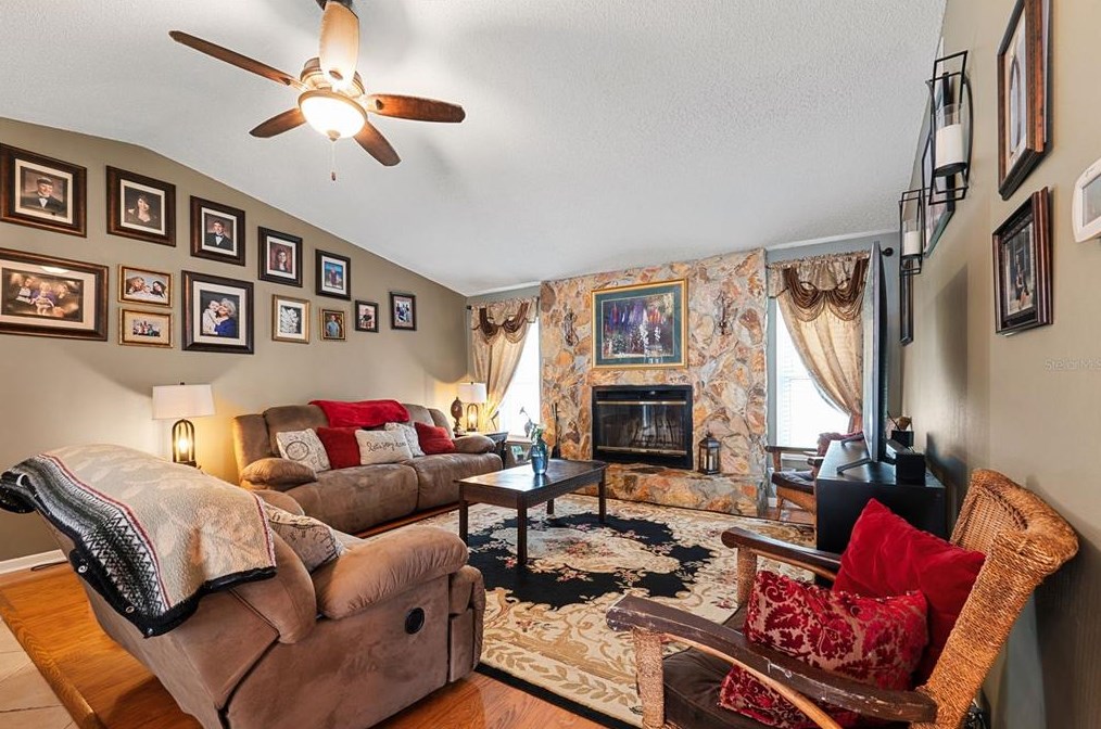 125 Cherry Laurel Dr, Palm Harbor FL  34683-4818 exterior