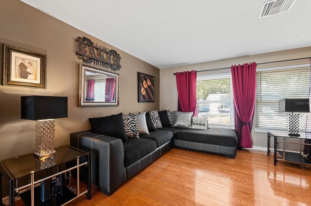 125 Cherry Laurel Dr, Palm Harbor FL  34683-4818 exterior