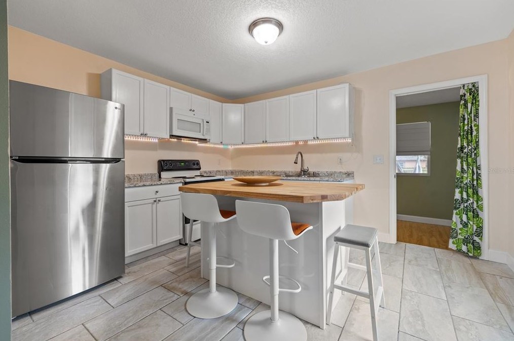 3306 18th Ave, Saint Petersburg FL  33712-2904 exterior