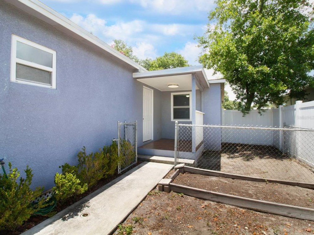 4748 22nd Ave, Saint Petersburg FL  33711-2926 exterior