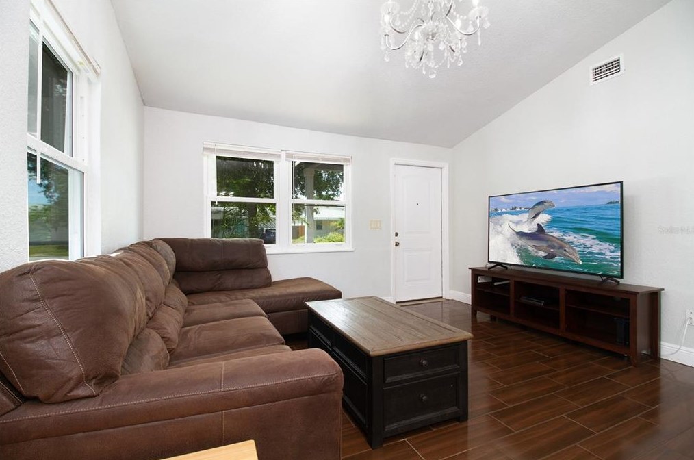 4748 22nd Ave, Saint Petersburg FL  33711-2926 exterior