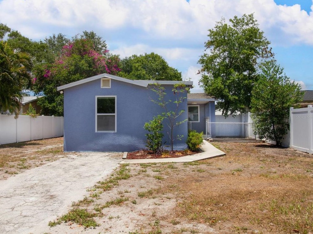 4748 22nd Ave, Saint Petersburg FL  33711-2926 exterior