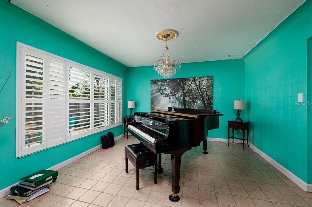 2482 67th Ave, Saint Petersburg FL  33712-5613 exterior