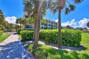 7532 Bayshore Dr, Treasure Island, FL 33706 - Photo 15