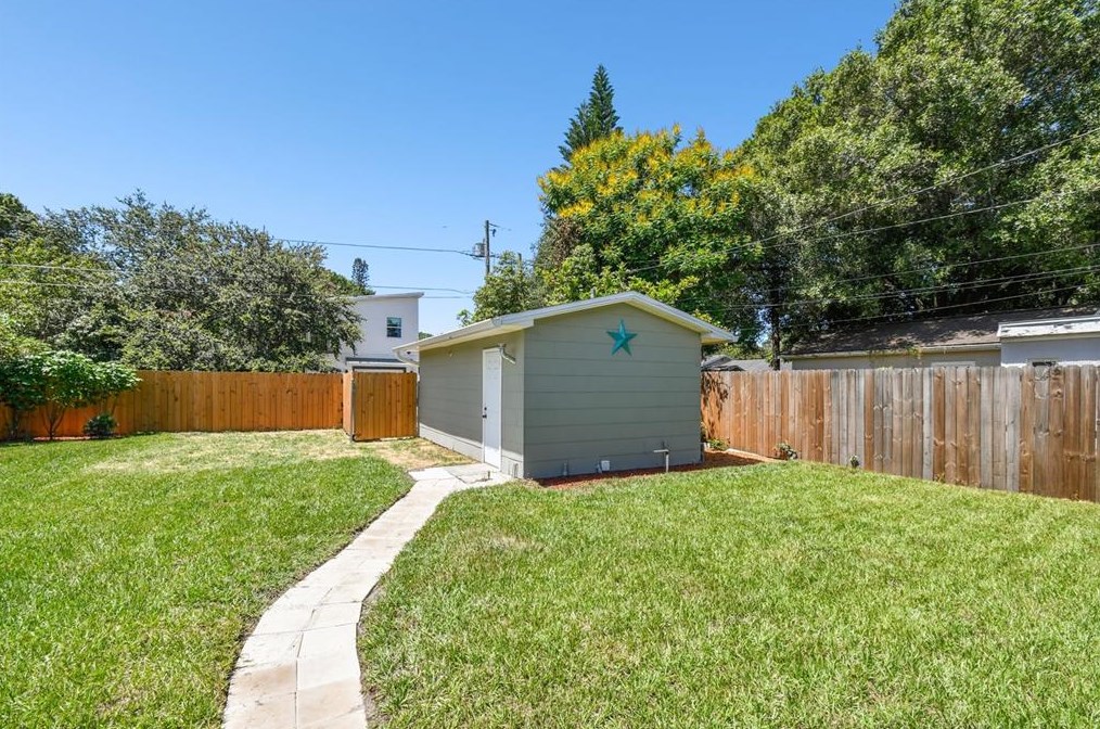 4320 3 Ave, Saint Petersburg FL  33711-1129 exterior