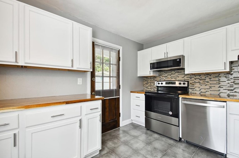 4320 3 Ave, Saint Petersburg FL  33711-1129 exterior