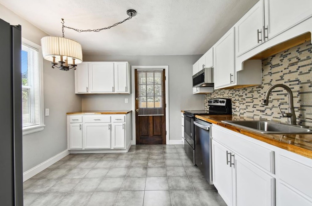 4320 3 Ave, Saint Petersburg FL  33711-1129 exterior