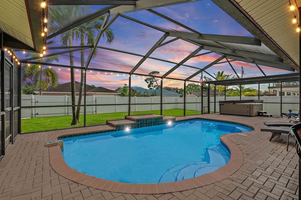 3726 17th Ave, Saint Petersburg FL  33711-2502 exterior