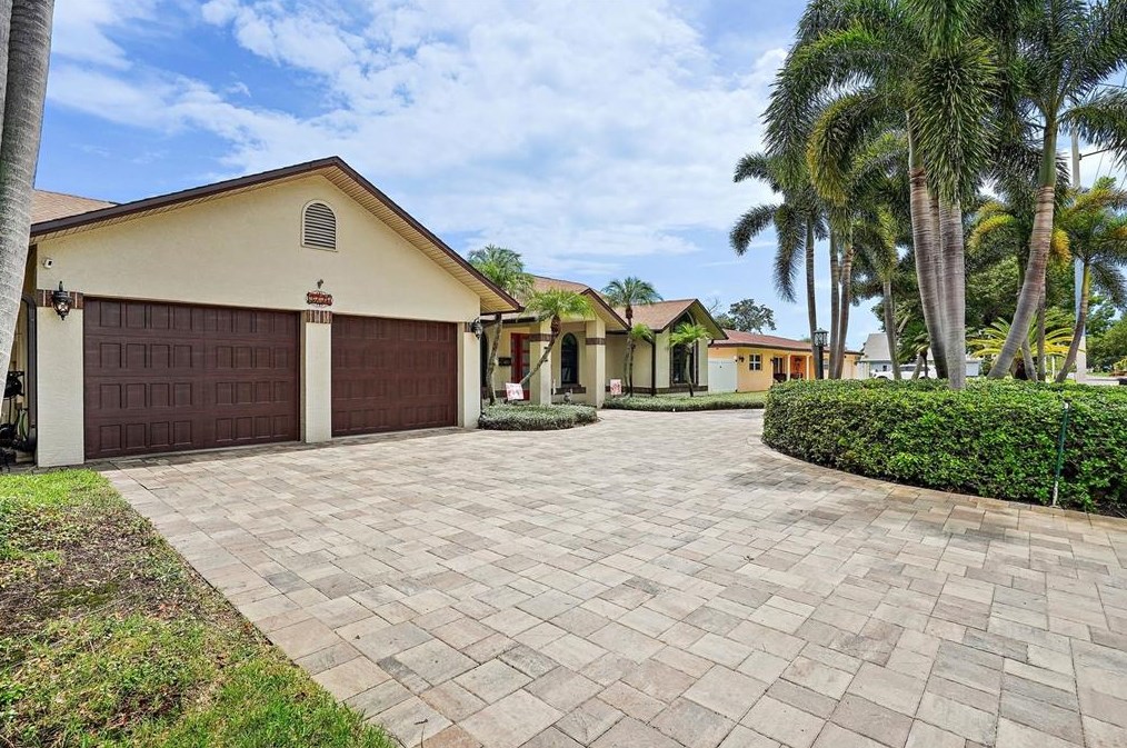 3726 17th Ave, Saint Petersburg FL  33711-2502 exterior