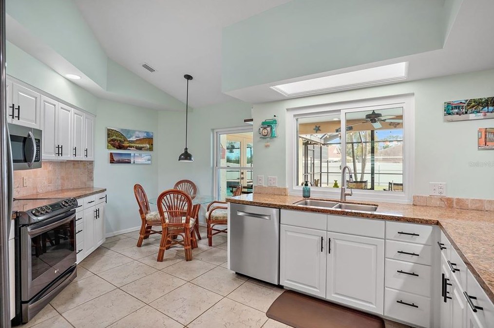 3726 17th Ave, Saint Petersburg FL  33711-2502 exterior