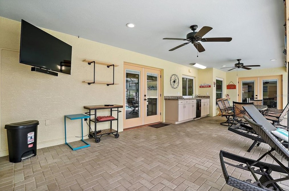 3726 17th Ave, Saint Petersburg FL  33711-2502 exterior