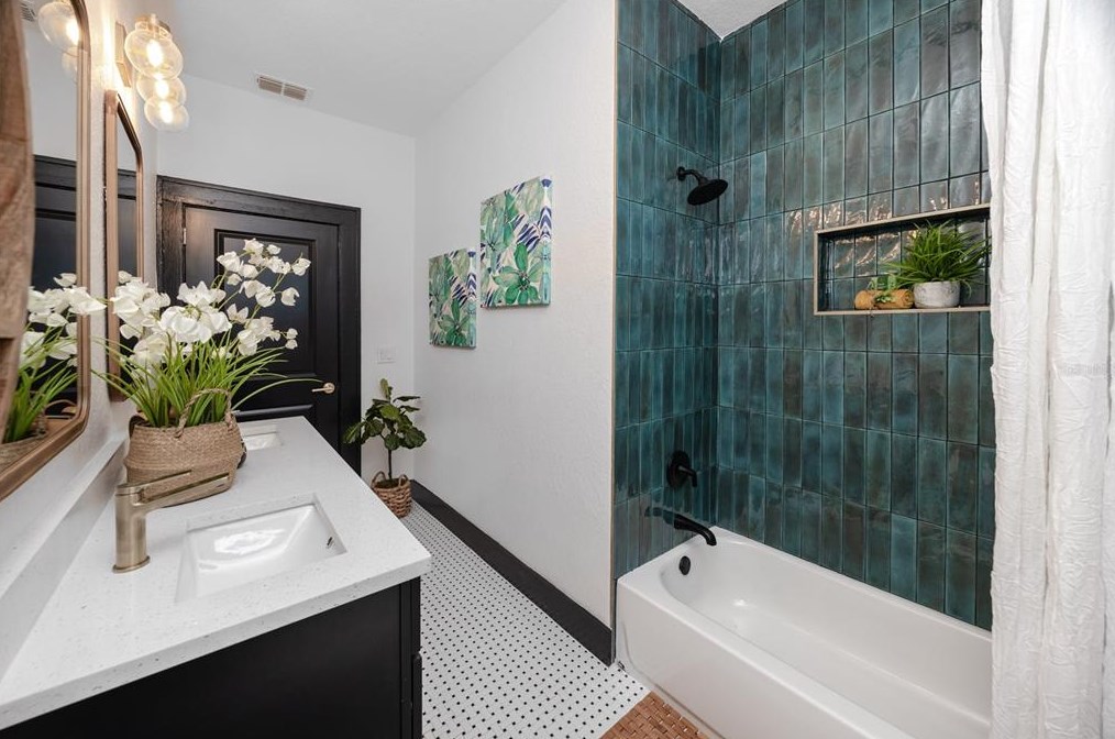 4134 2nd Ave, Saint Petersburg FL  33711-1104 exterior