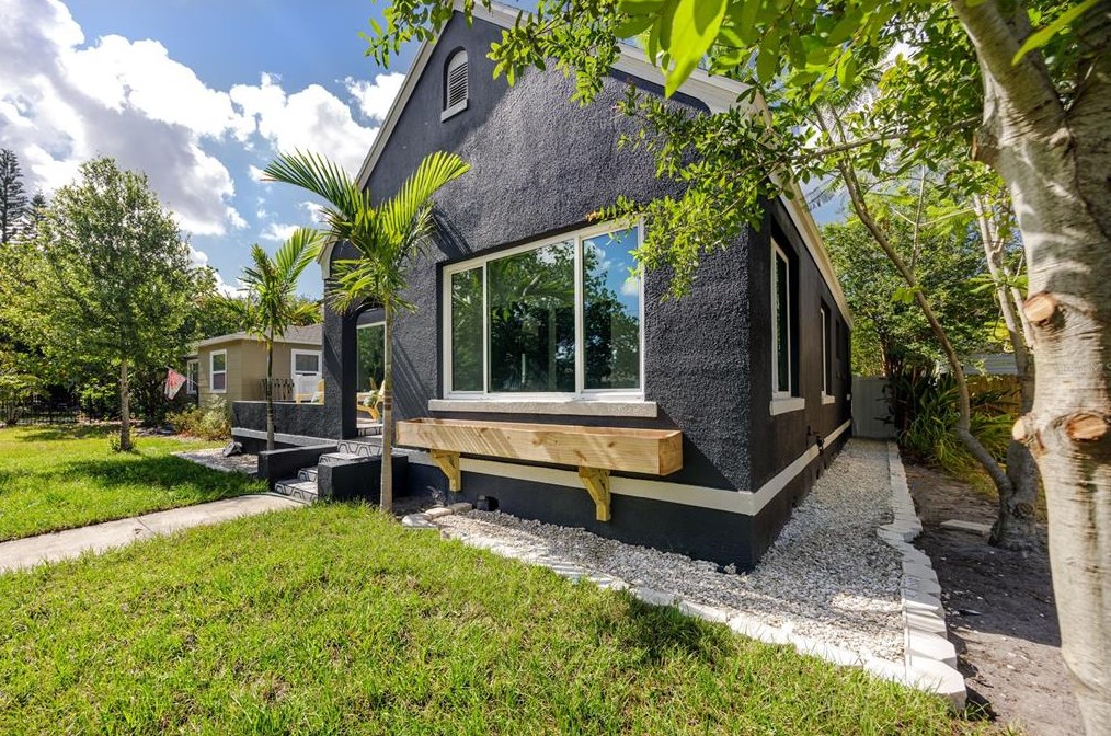 4134 2nd Ave, Saint Petersburg FL  33711-1104 exterior