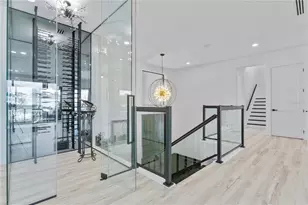 2121 Bayou Grande Blvd NE, Saint Petersburg, FL 33703 - Photo 9