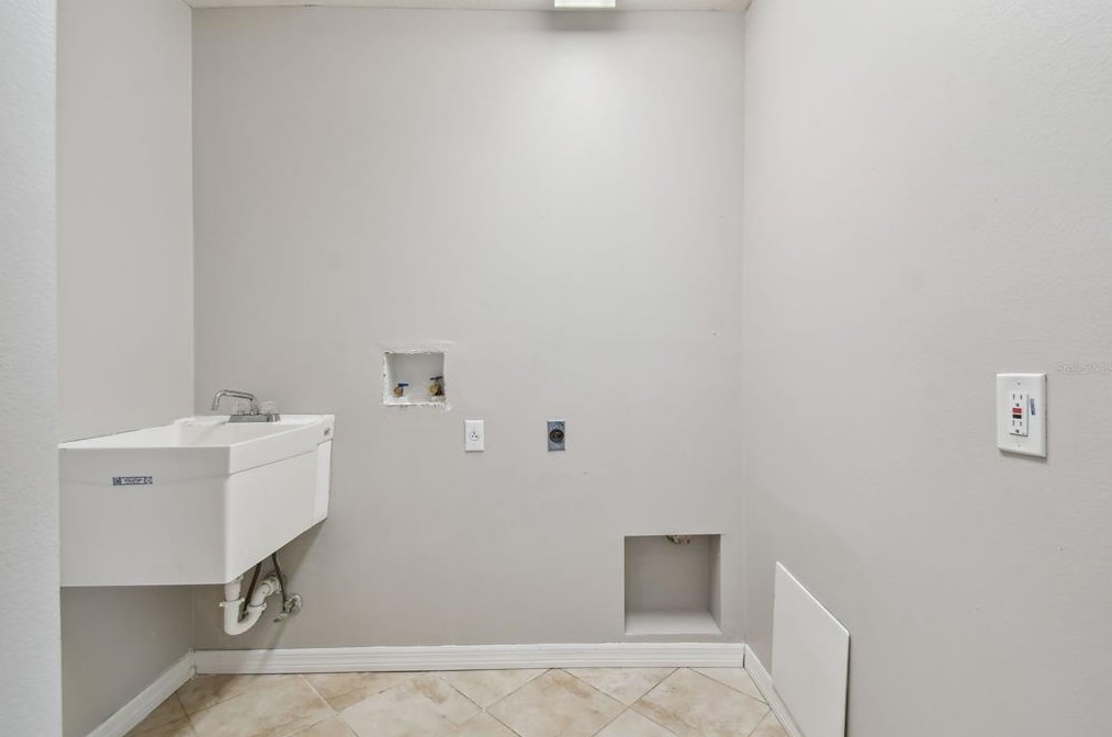 9354 Hidden Water Cir, Riverview FL 33578-3031 exterior