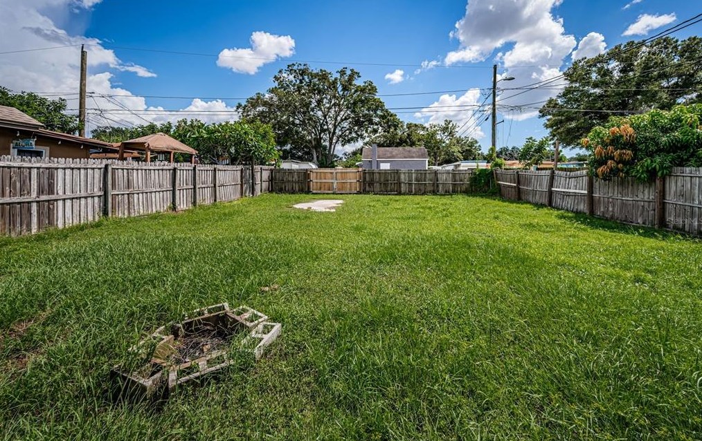 3930 42 Ave, Saint Petersburg FL  33703-5826 exterior