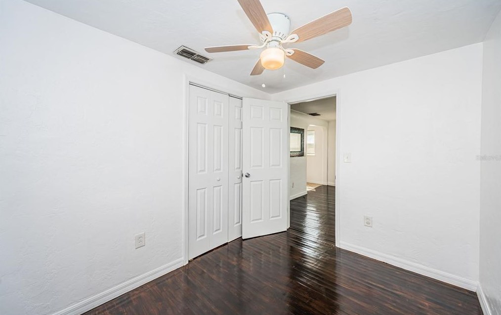 3930 42 Ave, Saint Petersburg FL  33703-5826 exterior