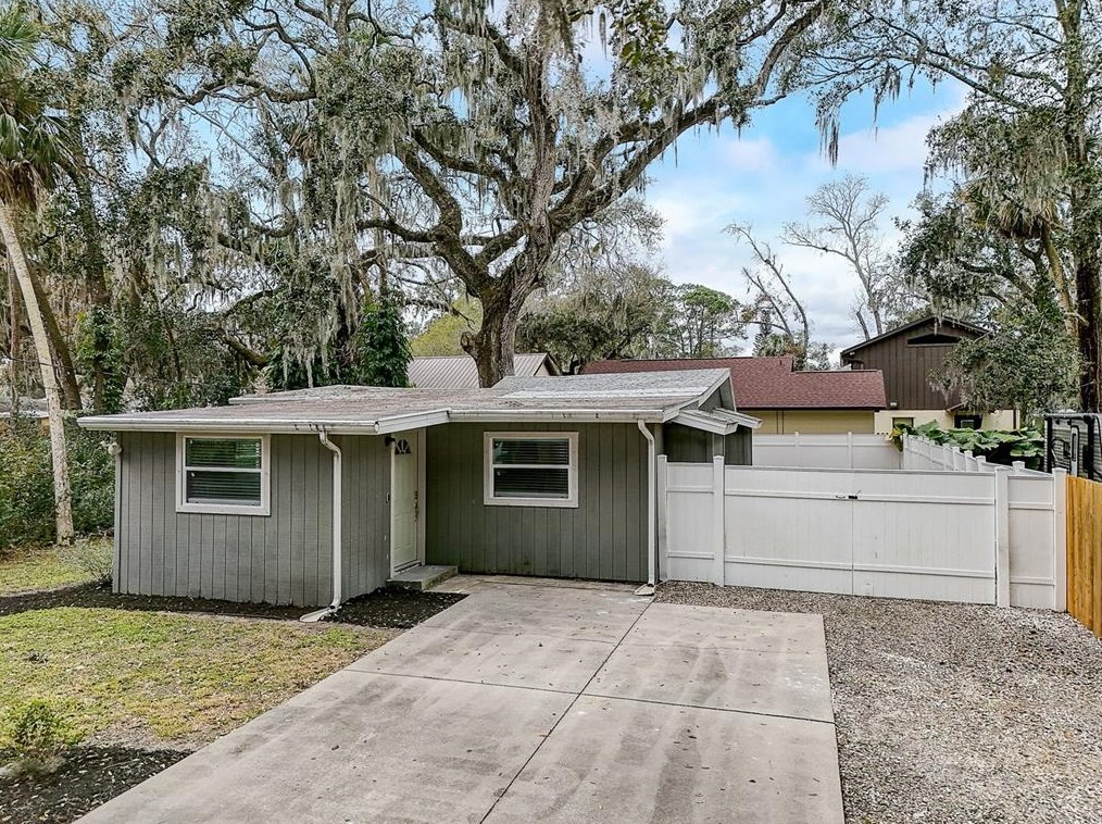 836 Orange Ave, Daytona Beach FL 32114-4764 exterior