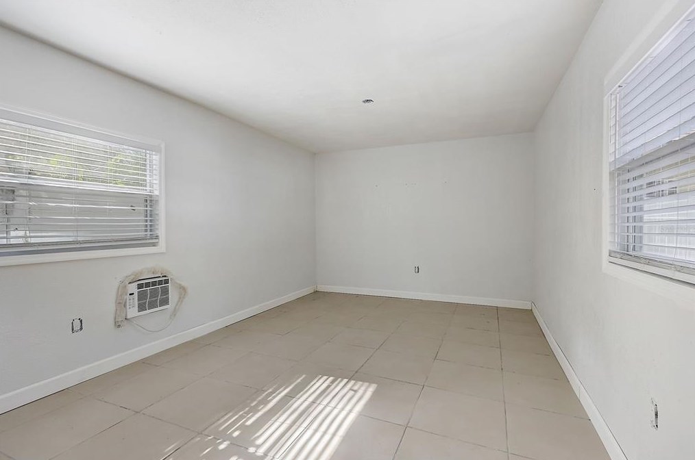 836 Orange Ave, Daytona Beach FL 32114-4764 exterior