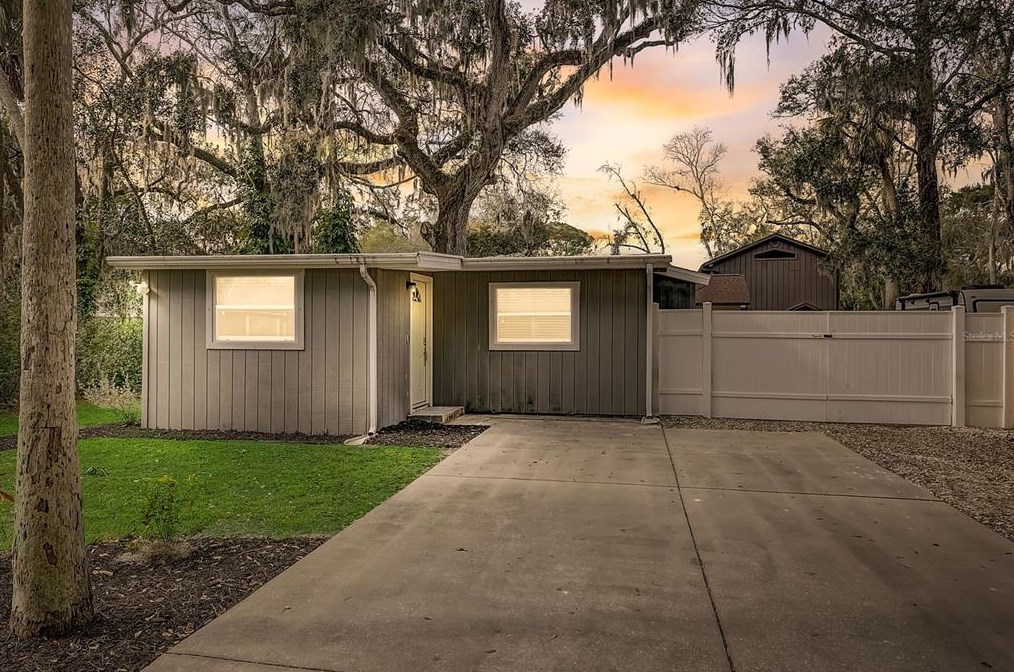 836 Orange Ave, Daytona Beach FL 32114-4764 exterior