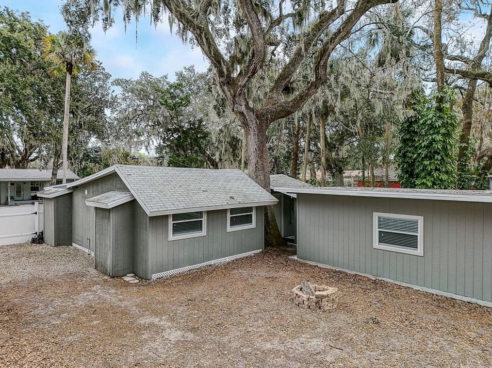 836 Orange Ave, Daytona Beach FL 32114-4764 exterior