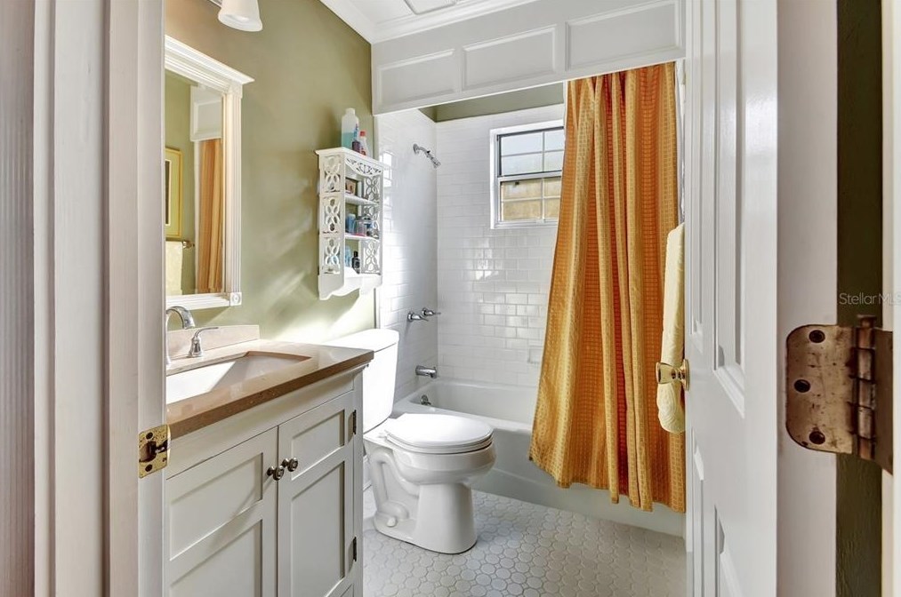 1107 Stillwater Dr, Deland FL  32720-2572 exterior