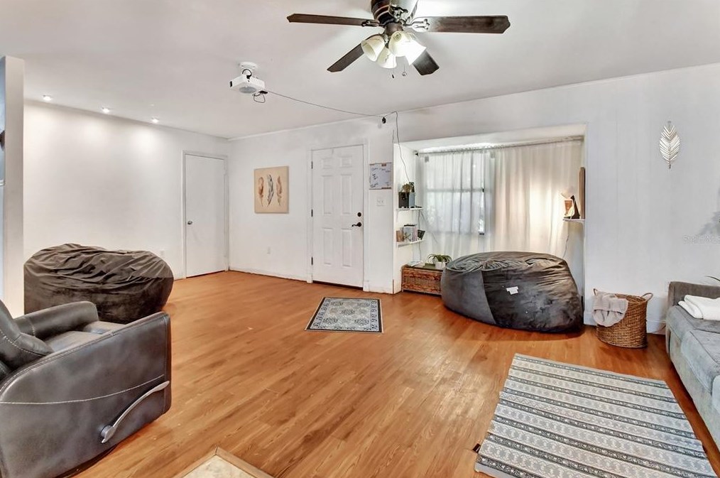 156 Seminole Ave, Lake Mary FL  32746-2929 exterior