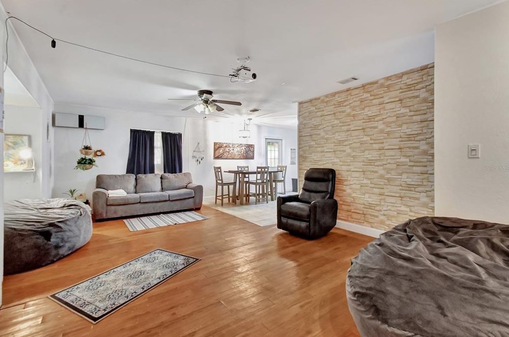 156 Seminole Ave, Lake Mary FL  32746-2929 exterior