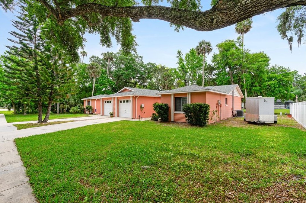 800 Acorn Ln, Daytona Beach FL  32127-4926 exterior