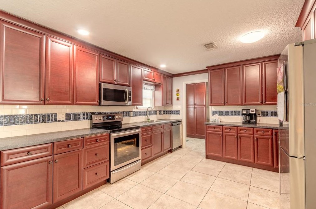 1091 Green Acres Cir, Daytona Beach FL  32119-2449 exterior