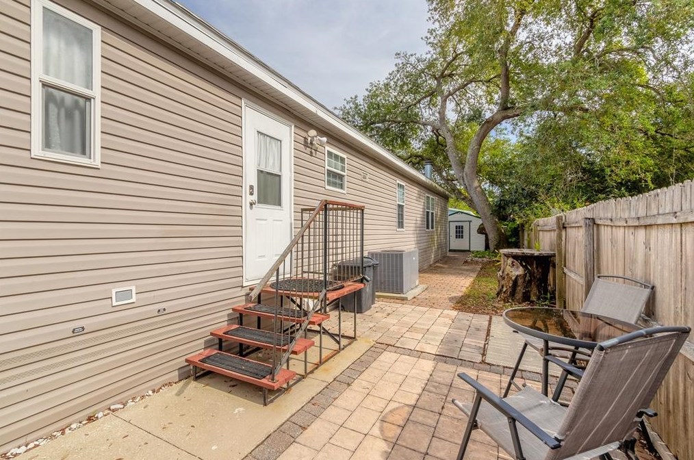 1091 Green Acres Cir, Daytona Beach FL  32119-2449 exterior