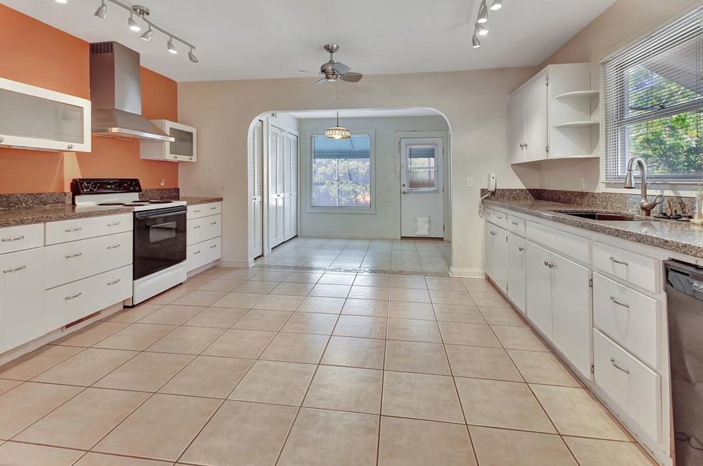 130 Garfield Ave, Deland FL  32724-4408 exterior