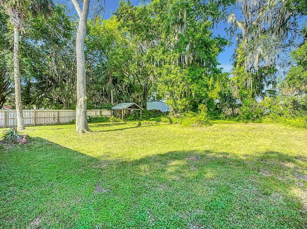 1522 Center St, Deland FL 32720-3001 exterior