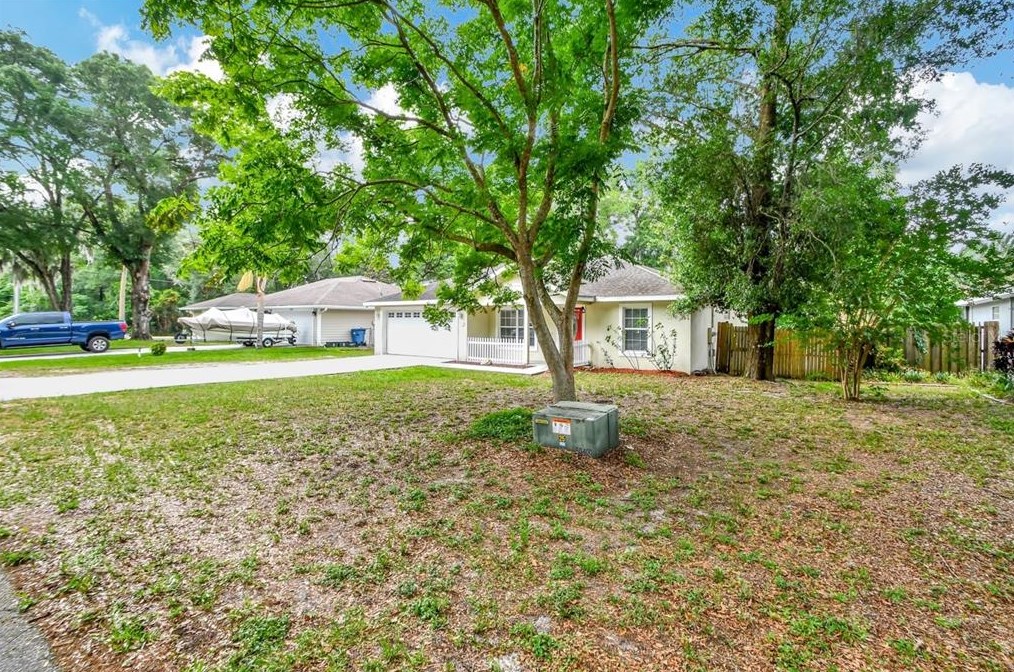 1104 Helen Dr, Deland FL  32720-9500 exterior