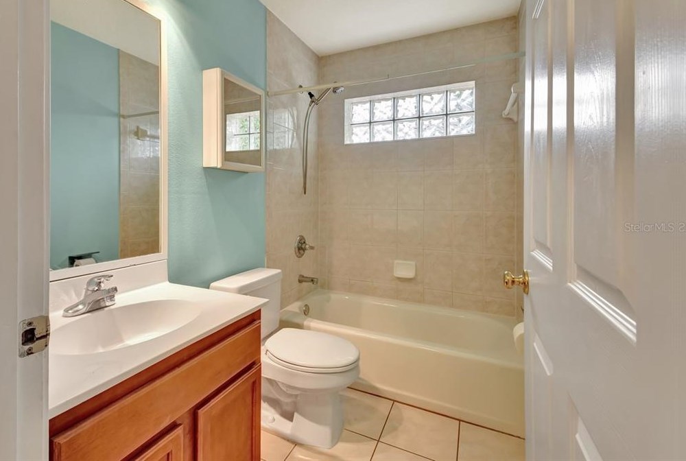 1104 Helen Dr, Deland FL  32720-9500 exterior