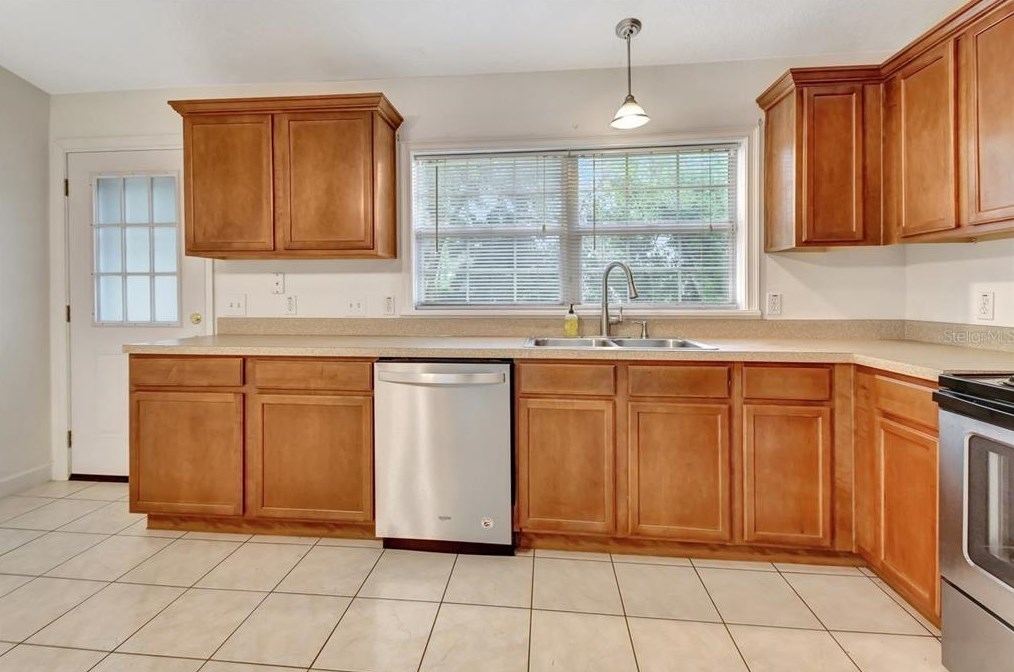 1104 Helen Dr, Deland FL  32720-9500 exterior