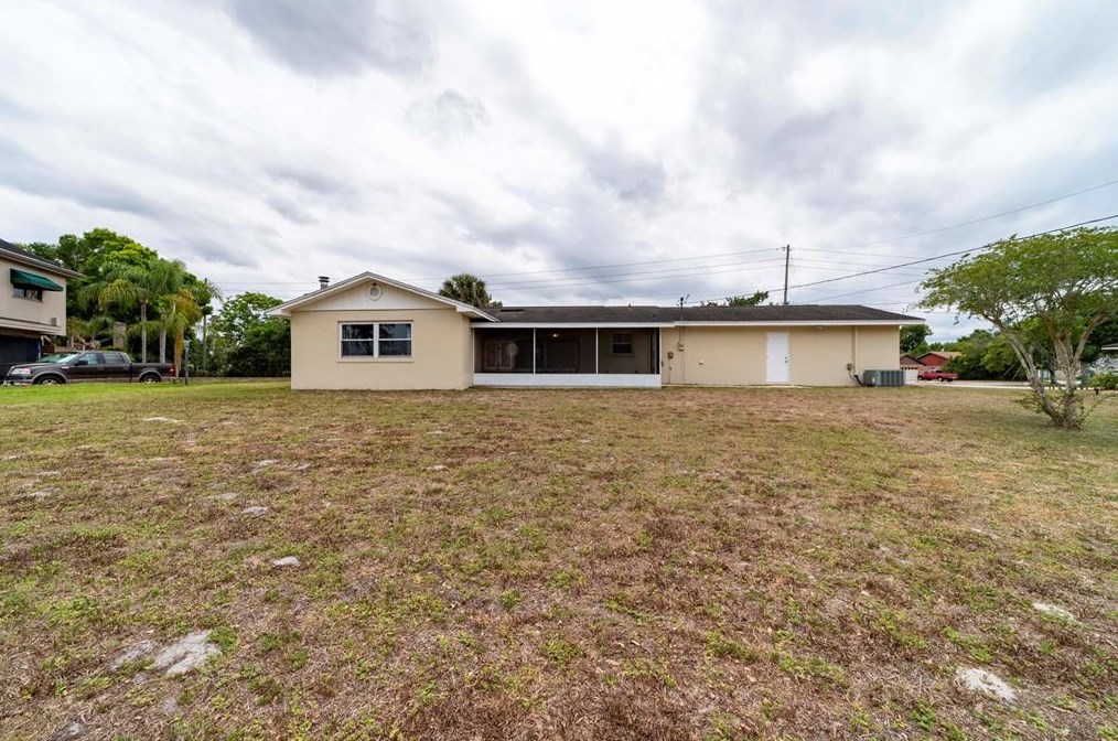 1070 Elkcam Blvd, Deltona FL  32725-2808 exterior