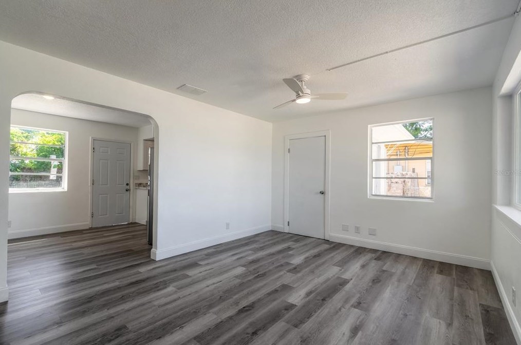 916 Essex Rd, Daytona Beach FL  32117-4513 exterior