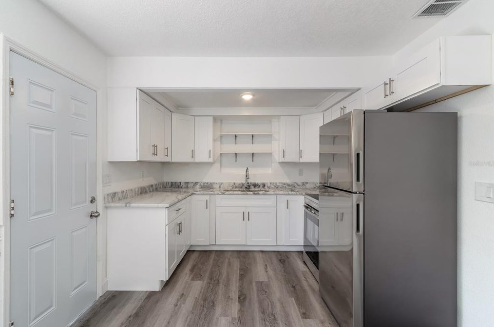 916 Essex Rd, Daytona Beach FL  32117-4513 exterior