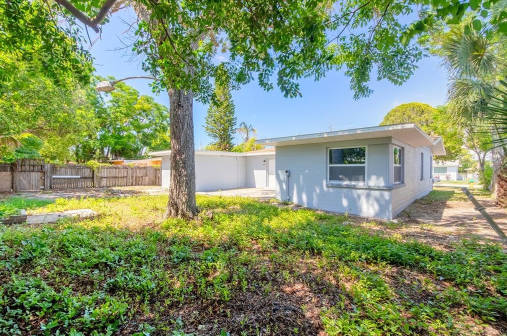 916 Essex Rd, Daytona Beach FL  32117-4513 exterior