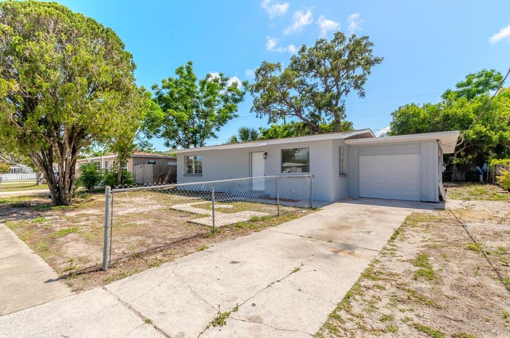 916 Essex Rd, Daytona Beach FL  32117-4514 exterior