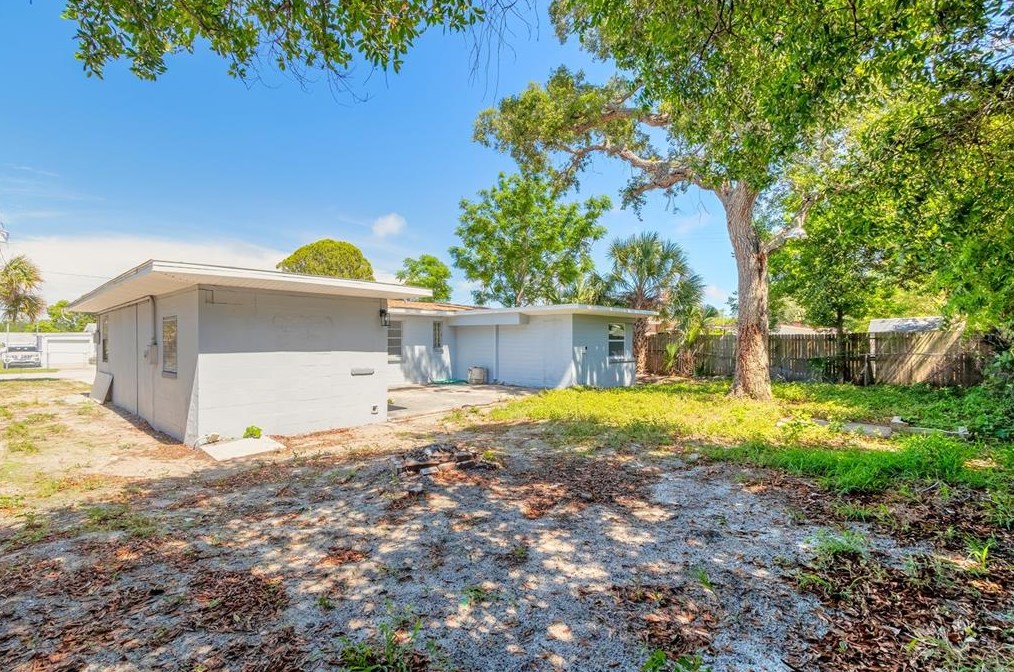 916 Essex Rd, Daytona Beach FL  32117-4513 exterior