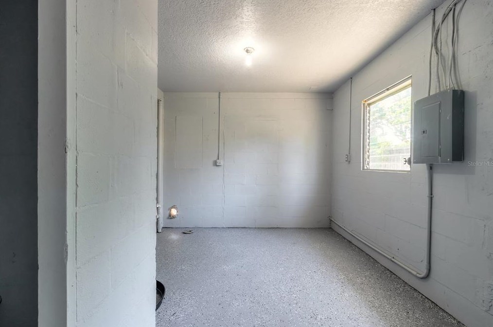 916 Essex Rd, Daytona Beach FL  32117-4513 exterior